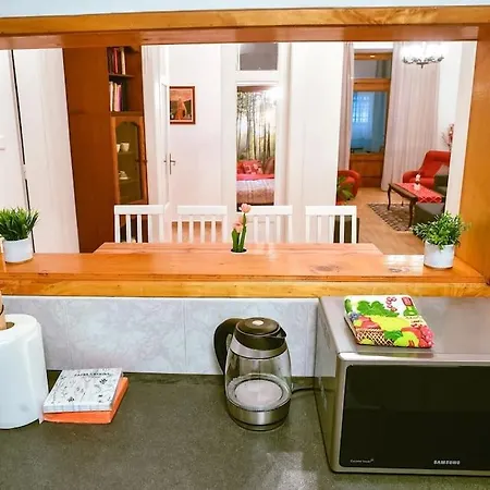 4 Seasons Apartment