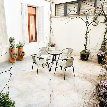 4 Seasons Apartment *